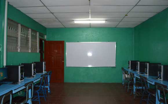 Historia del Colegio Primer Templo Bíblico, nuestra sala de computacion